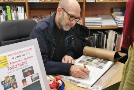 Todd HIDO en Signature