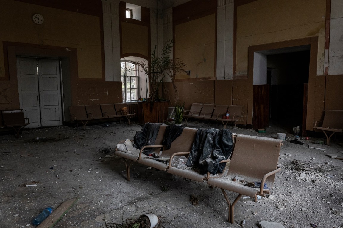 Jelle Krings : Iron People ; Life and war along the railway tracks in Ukraine