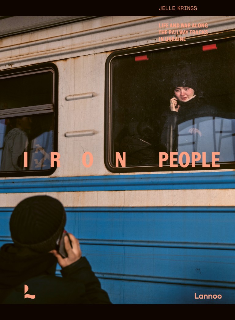 Jelle Krings : Iron People ; Life and war along the railway tracks in Ukraine