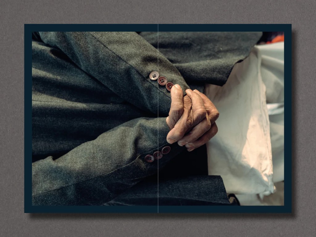 Paola Franqui a.k.a Monaris : Collecting Hands (SIGNÉ)