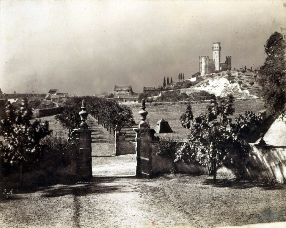 Des photographes pour l'empereur ; les albums de Napoléon III • La
